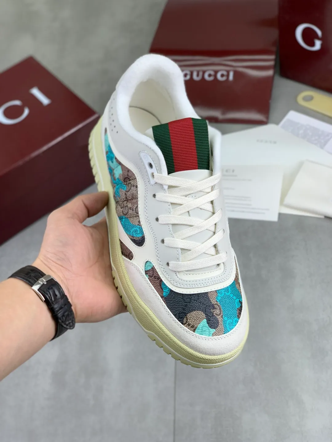 Men's shoes 💰P542 New Gucci autumn and winter low-end catwalk casual sneakers, top version! Oil edge craftsmanship. New model for early spring, creating a perfect style, cool and sassy, ​​c-position fashionable wear, classic shoe style with retro and futuristic feel, showing exquisite texture! Open mold to customize high-density outsole. Comes fully packaged. Size: 40-45 Fabric: Imported calfskin punching Lining: Imported original towel lining
